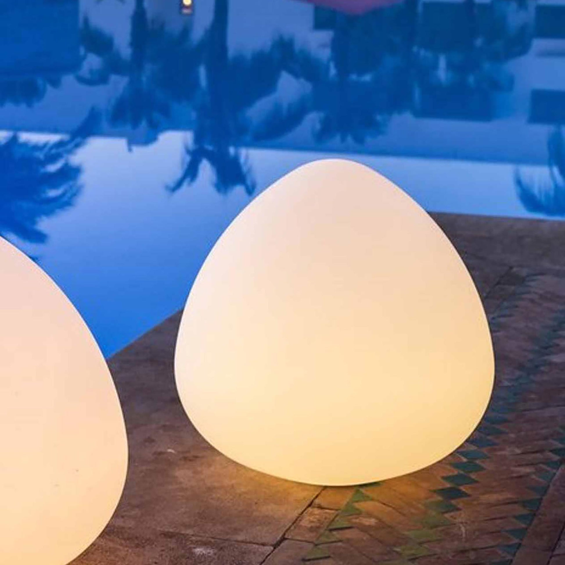 Rock Bluetooth Outdoor LED Table Lamp in 12-Inch.