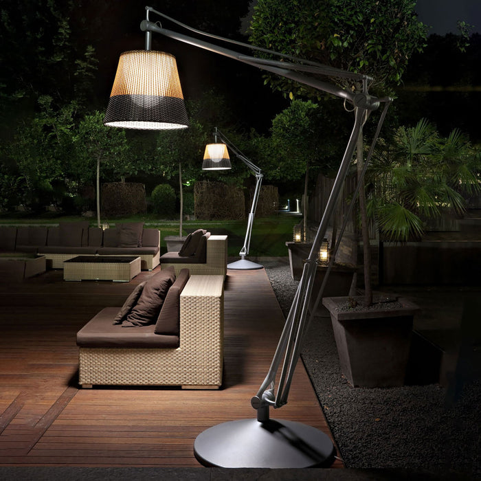 Superarchimoon Outdoor Floor Lamp In Use