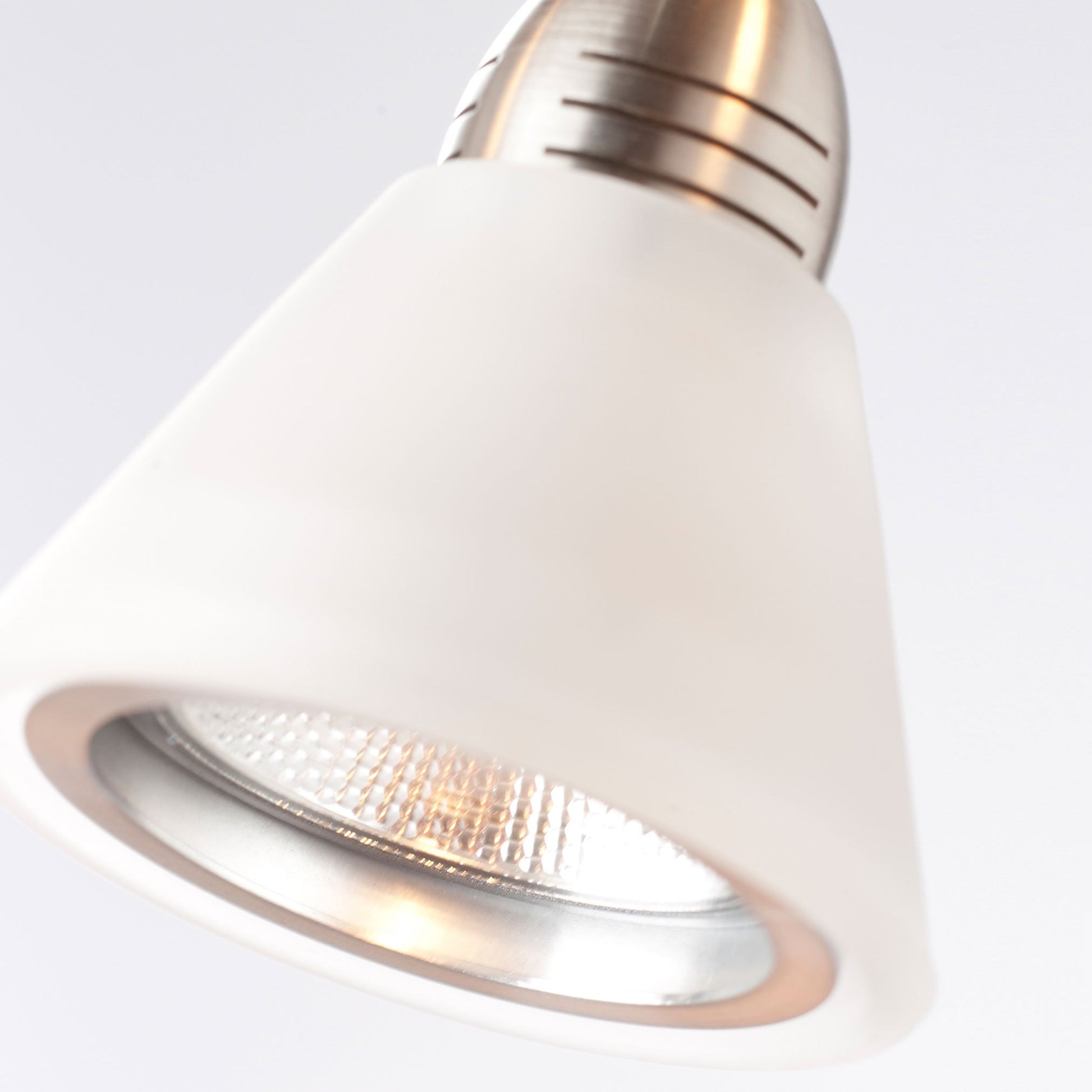 Tilt Low Voltage Head in Detail.