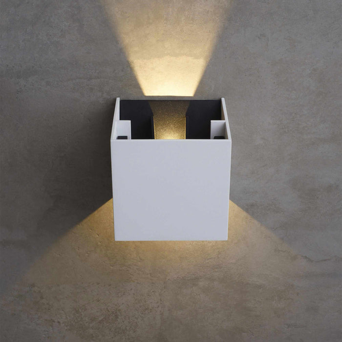 Vex 5 Outdoor LED Wall Light in Detail.