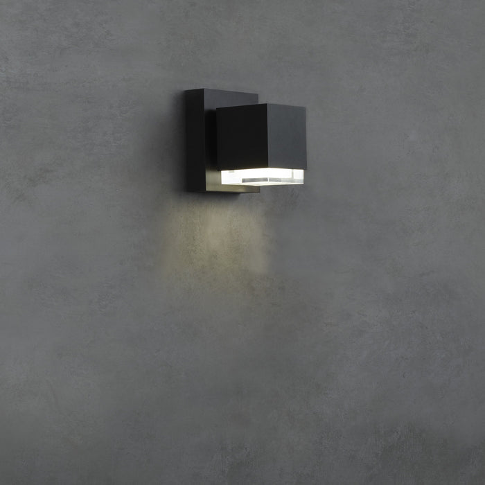 Voto Downlight Outdoor LED Wall Light in Detail.