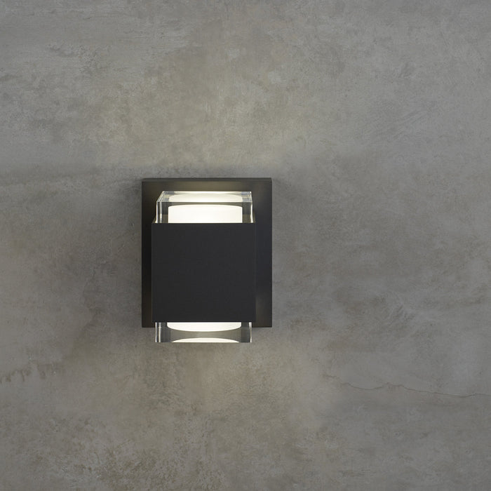 Voto Up / Downlight Outdoor LED Wall Light in Detail.