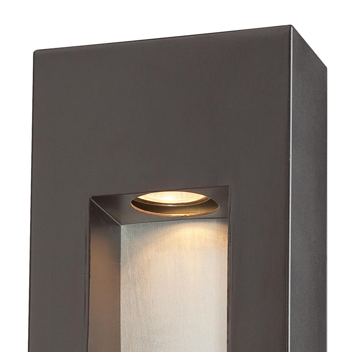 Geox Outdoor Wall Light in Detail.
