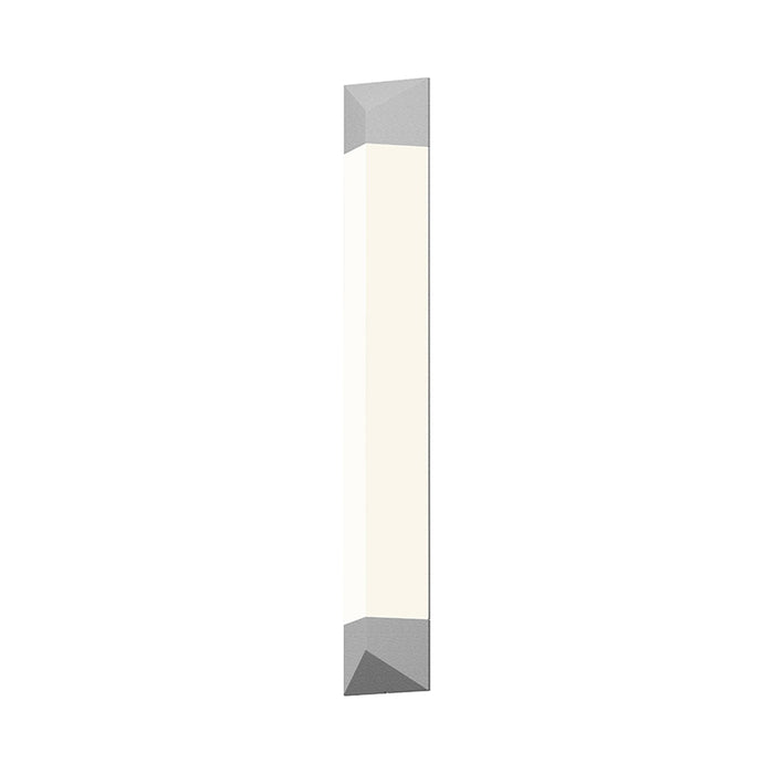Triform Outdoor LED Wall Light in Large/Textured White.