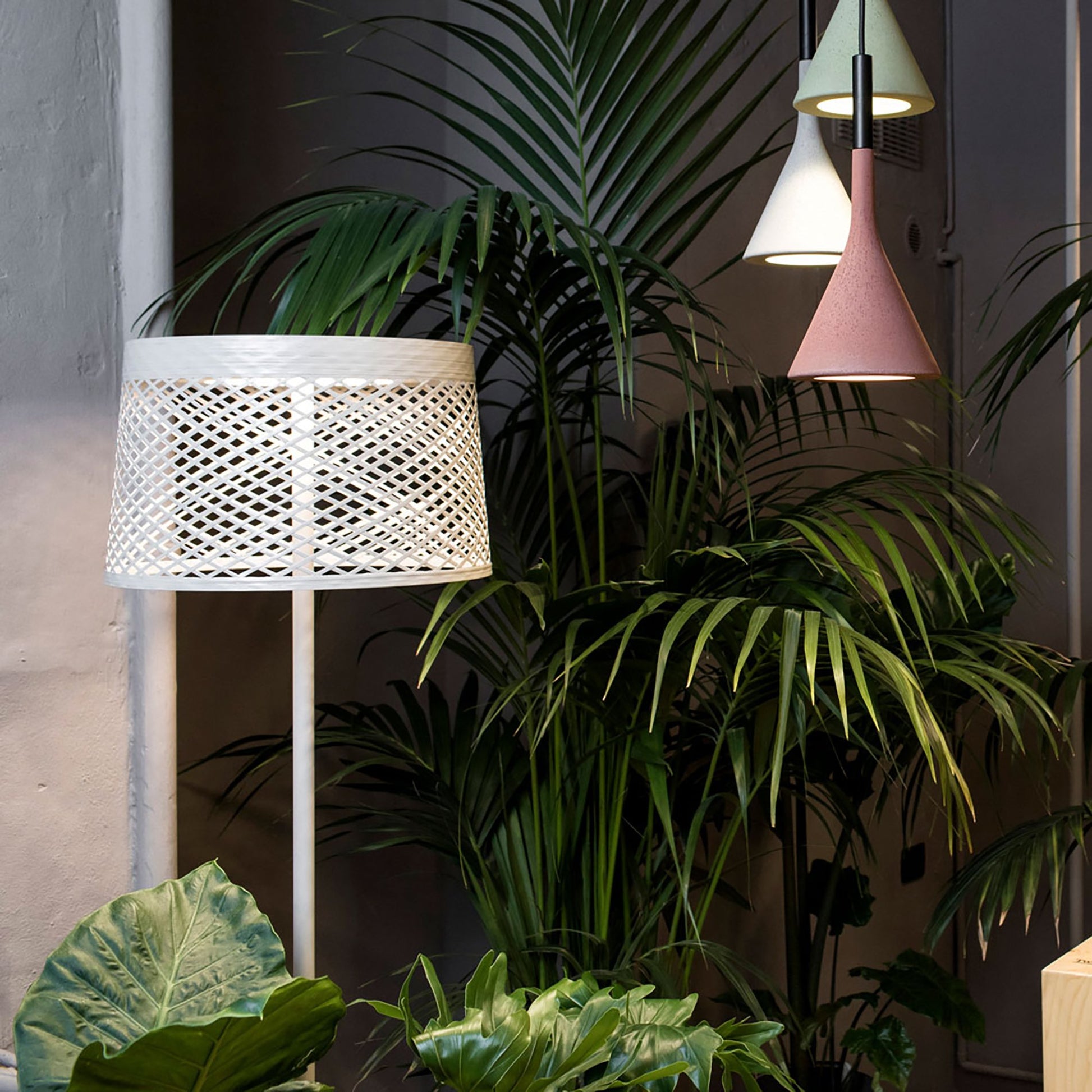 Twiggy Grid Outdoor LED Reading Floor Lamp .