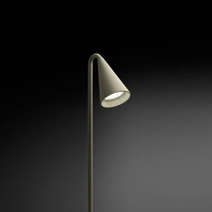 Brisa Outdoor LED Floor Lamp in Detail.